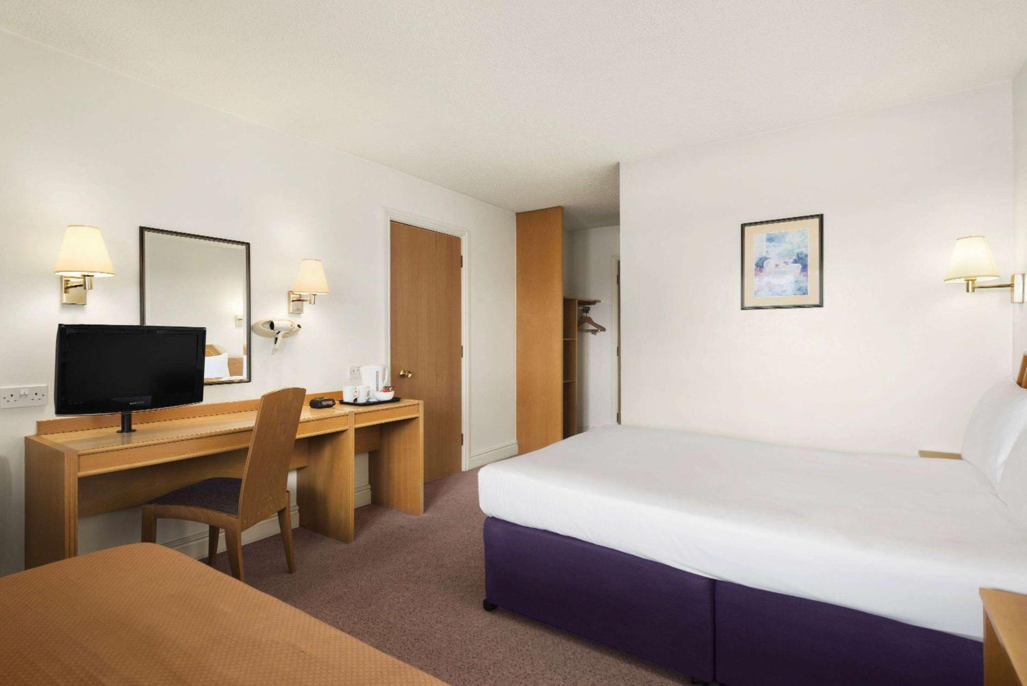 Days Inn Kendal - Killington Lake Exterior photo